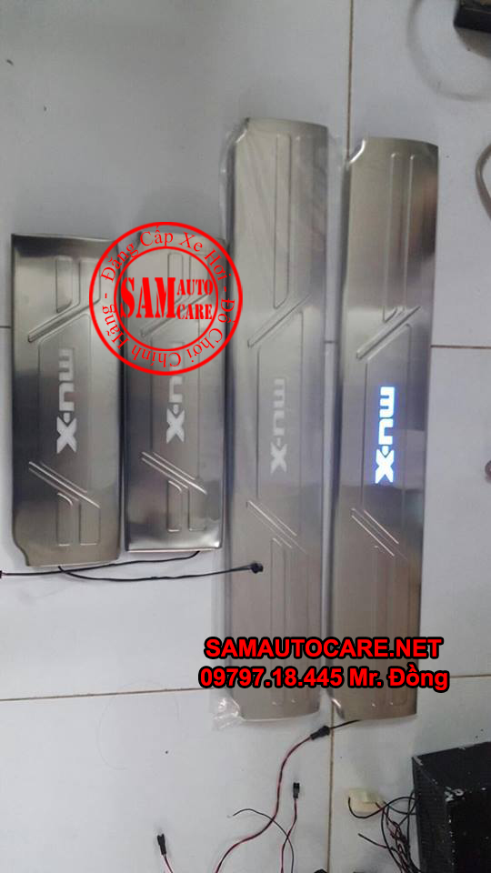 Nẹp Bước Chân Isuzu Mux