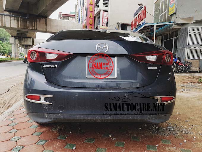 Ốp đèn ếch Sau Mazda 3 2015