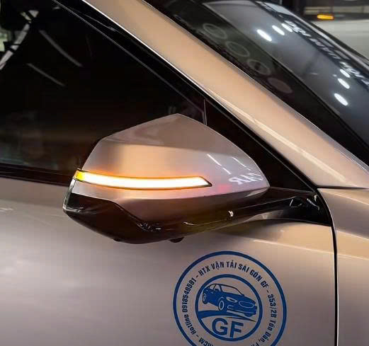 Led Xi Nhan Trên Gương Cho Vinfast Limo Green 